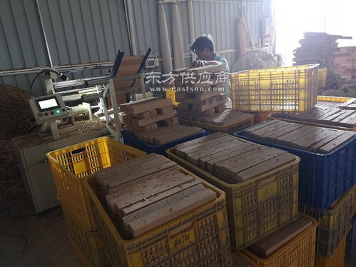 鉆德快木柄加工機 方形木柄機 木腿刨削木機 運行穩(wěn)定,操作簡單,通俗易懂,一鍵轉(zhuǎn)換產(chǎn)品樣式,省時省力,低熱低噪音,普通工人即可操作